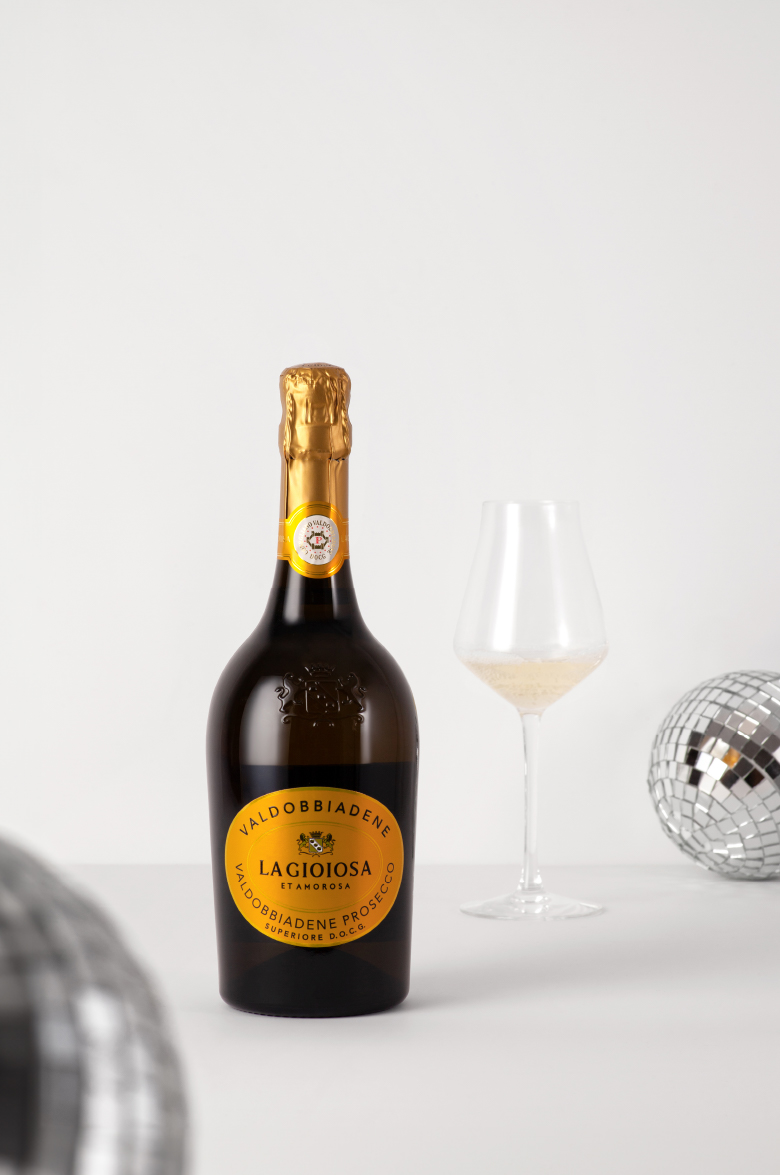 Игристое вино белое брют La Gioiosa Valdobbiadene Prosecco DOCG Superiore  Extra Dry урожая - года 0.75 л (Ла Джойоза Вальдоббьядене Просекко DOCG  Супериоре Экстра Драй), купить в магазине в Саратове - цена, отзывы