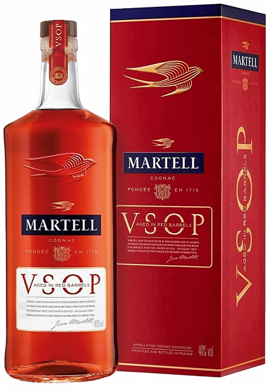 Мартель VSOP Эйджд ин Ред Баррелс в подарочной упаковке 0.7 л